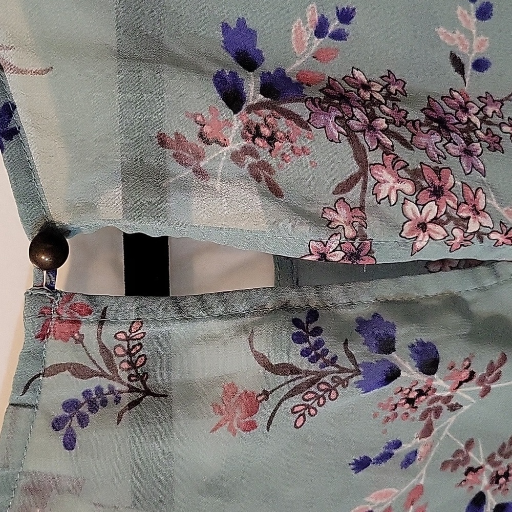 Arizona Jean Company Green Bell Sleeve Sheer Floral Blouse - Picture 6 of 8